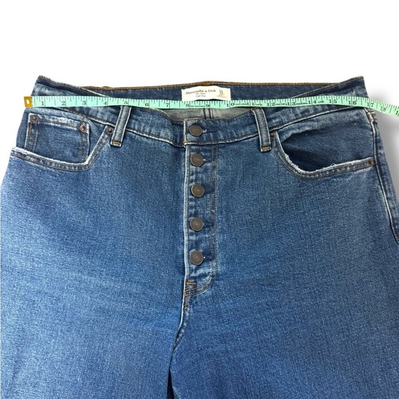 Abercrombie & Fitch The Mom High Rise Cropped Blue Jeans Sz 31/12 Short EUC - Picture 2 of 8